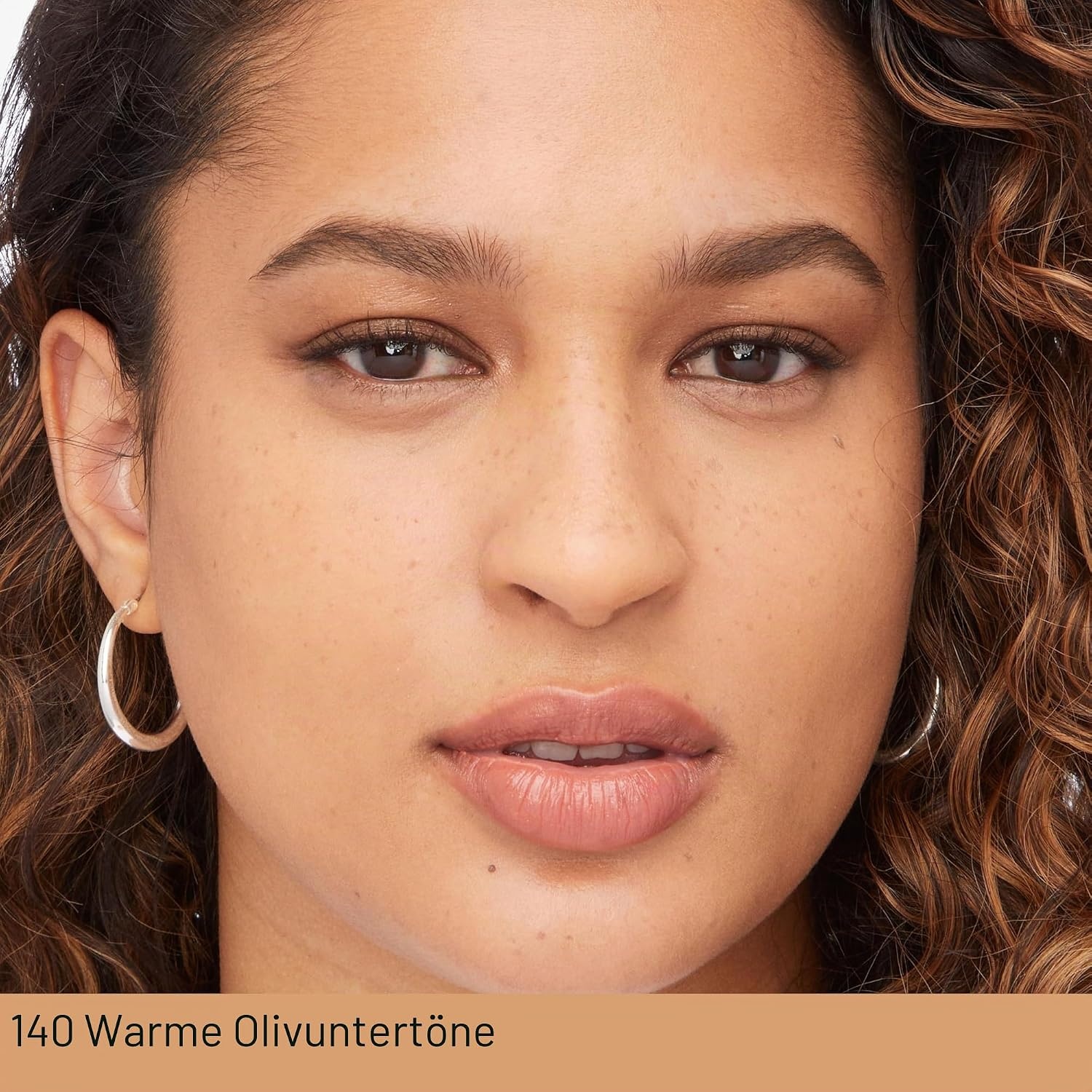 image:imageMaybelline New York Flssiges Makeup mit langem Halt extrem widerstandsfhig leuchtendes mattes Finish angereichert mit Aminosuren fr alle Hauttypen Superstay 30H LumiMatte Farbton 332140