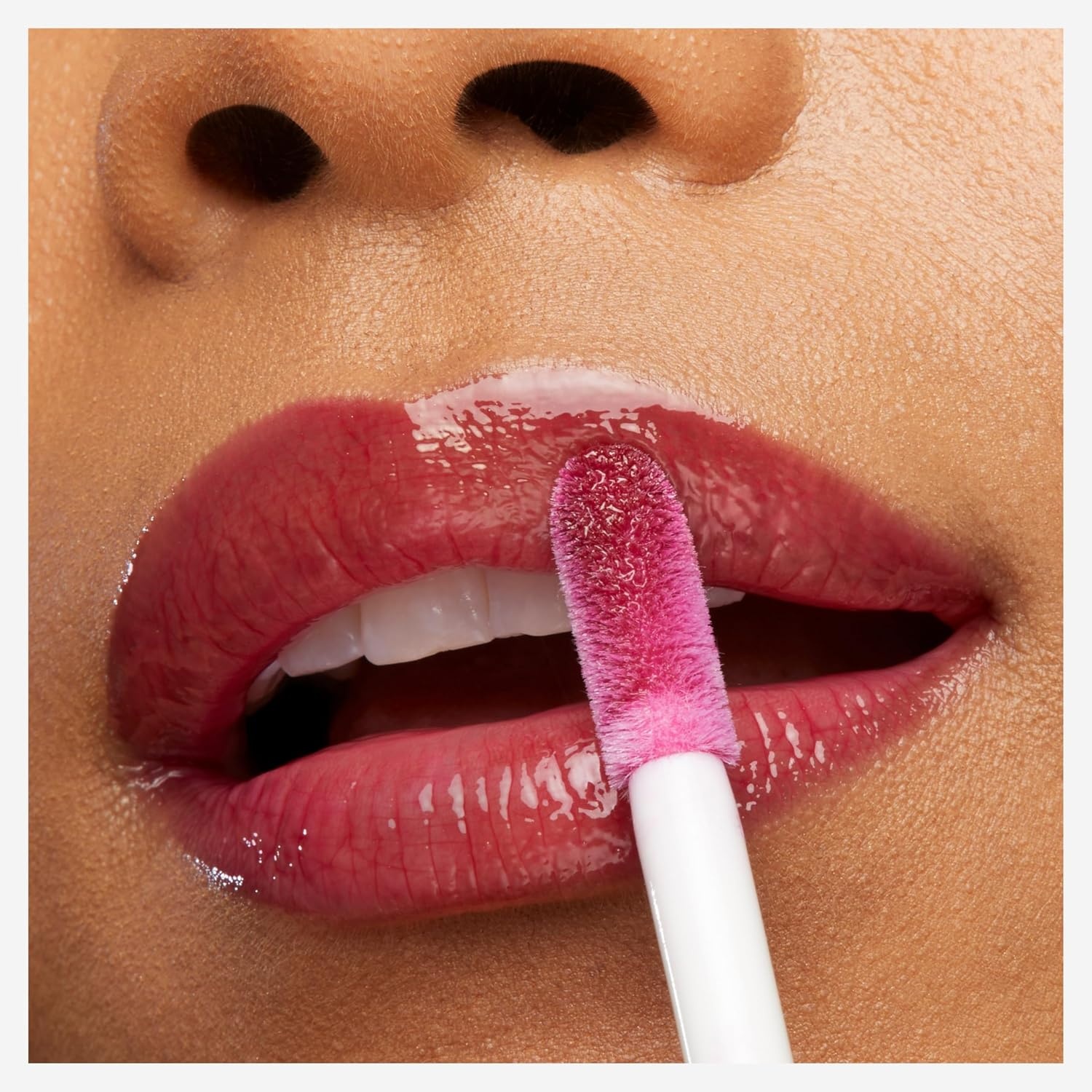 image:imageMaybelline New York Glnzender Lipgloss fr voller wirkende Lippen Feuchtigkeitsspendend Mit Hyaluronsure Lifter Gloss Farbe Nr 002 Ice Nude 1 x 54 ml004 Silk