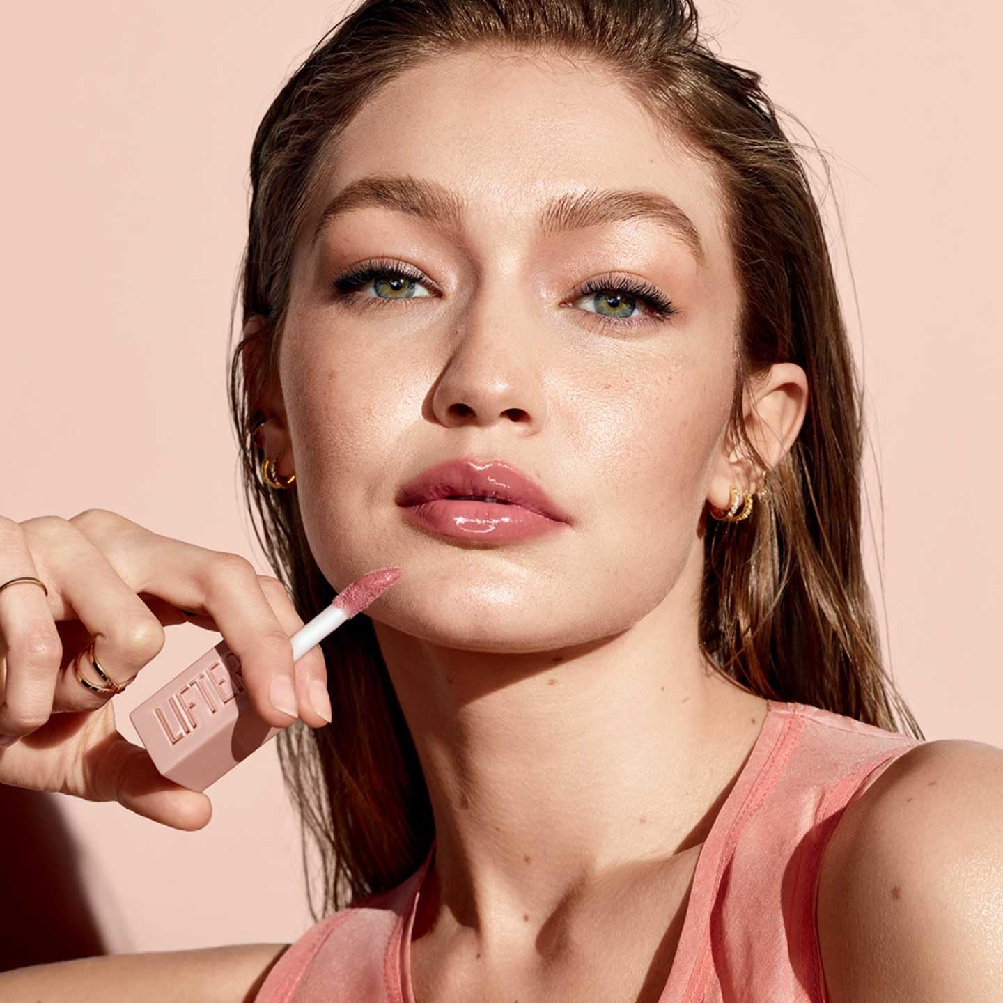 image:imageMaybelline New York Glnzender Lipgloss fr voller wirkende Lippen Feuchtigkeitsspendend Mit Hyaluronsure Lifter Gloss Farbe Nr 002 Ice Nude 1 x 54 mlBernstein