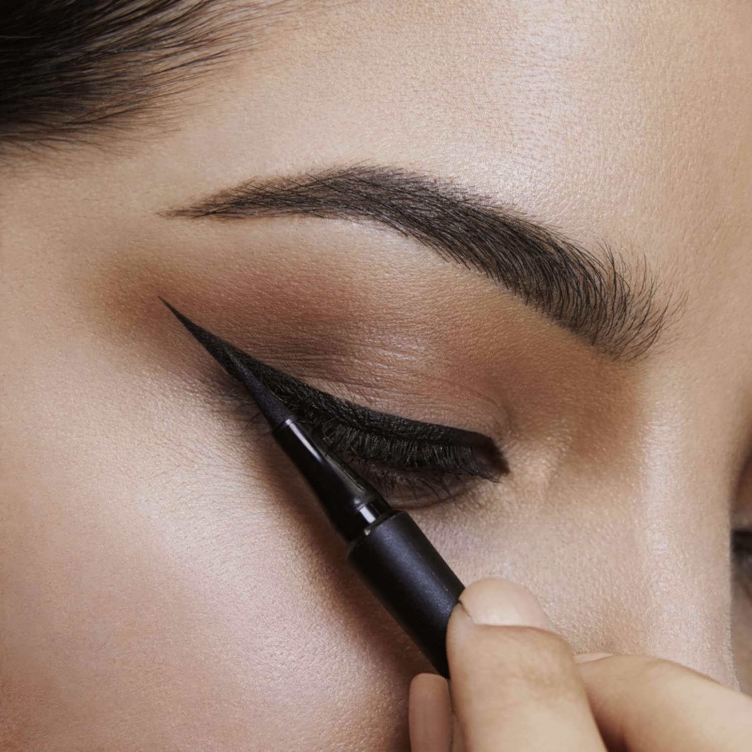 image:imageMaybelline New York Hochpigmentierter Liquid Eyeliner 701 Matte BlackPapageienblau