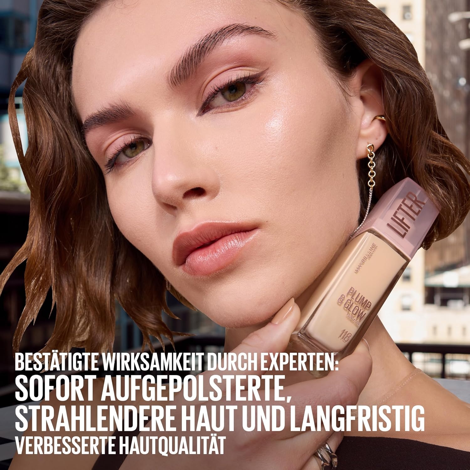 image:imageMaybelline New York Lifter Foundation Flssiges Makeup fr strahlenden Teint mit Hyaluron und Niacinamid polstert auf amp spendet Feuchtigkeit Nr 220 30 ml90